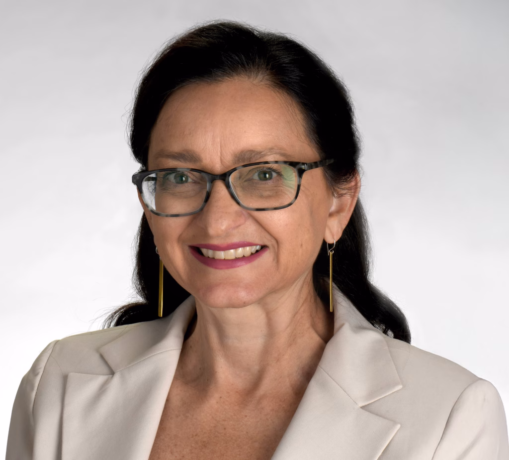 Shellie Ellis headshot